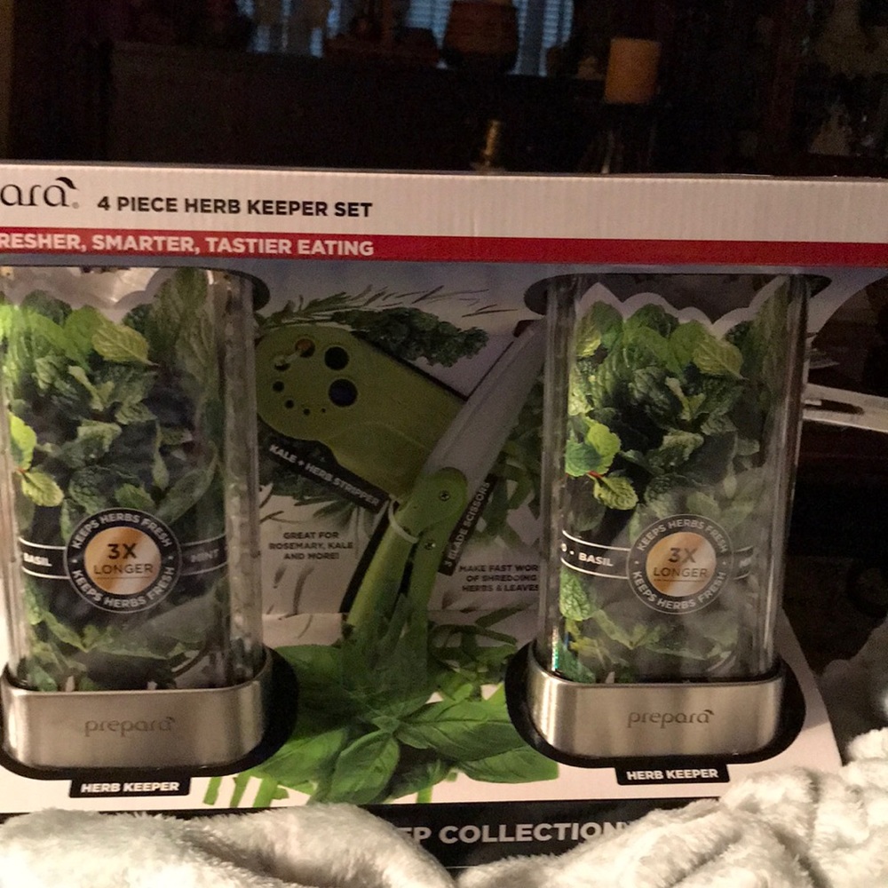 Prepara 4 piece herb keeper set